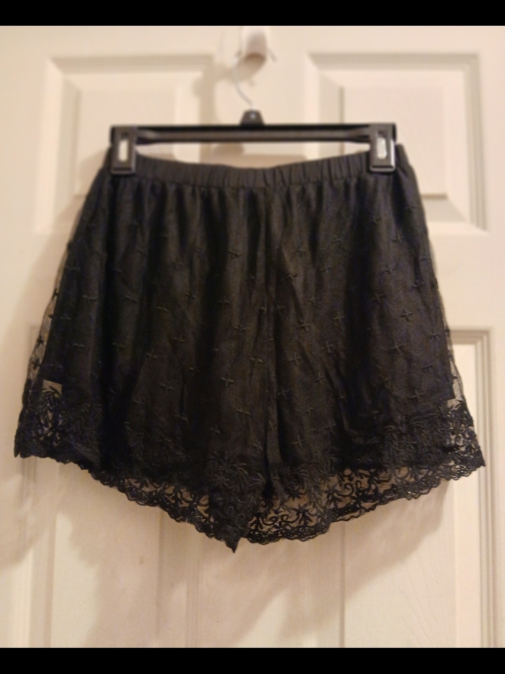 *NEW* "CHARMS FASHION" LADIES BLACK SIZE M. EMBROIDERED SHEER LACE OVERLAY SKORT
